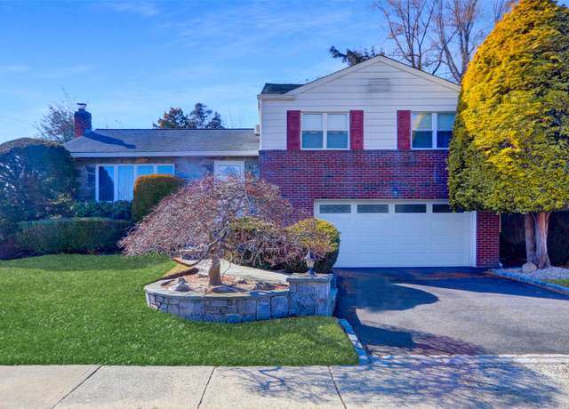 Property at 39 Cranberry Ln, Plainview, NY 11803, 3 beds, 3 baths