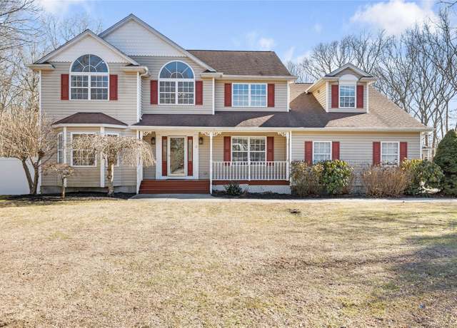 Property at 3 Carmen View Dr, Shirley, NY 11967, 5 beds, 4 baths