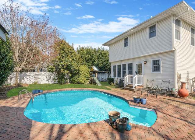 Property at 11 Bohack Ct, Sayville, NY 11782, 3 beds, 3 baths