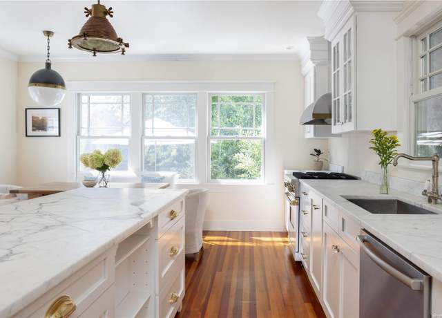 Property at 237 5th Ave, Greenport, NY 11944, 3 beds, 1.5 baths