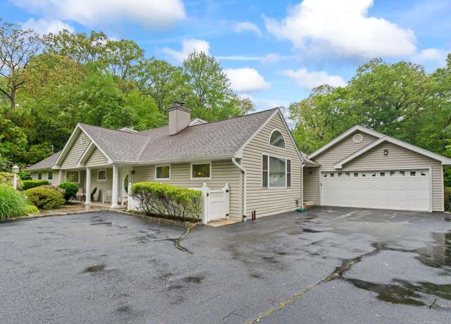 Property at 30 Darby Dr, South Huntington, NY 11746, 3 beds, 2.5 baths