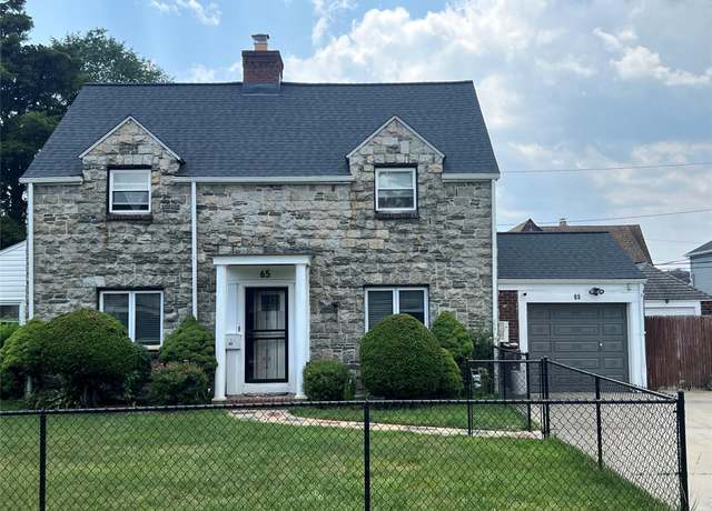 Property at 65 Surrey Ln, Hempstead, NY 11550, 3 beds, 2.5 baths