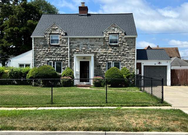 Property at 65 Surrey Ln, Hempstead, NY 11550, 3 beds, 2.5 baths