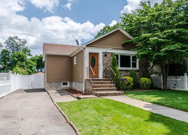 Property at 929 Oakland Ct, North Bellmore, NY 11710, 2 beds, 1 bath