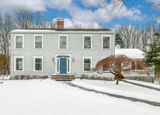 Property at 8 Vivian Pl, Montebello, NY 10901, 5 beds, 3.5 baths