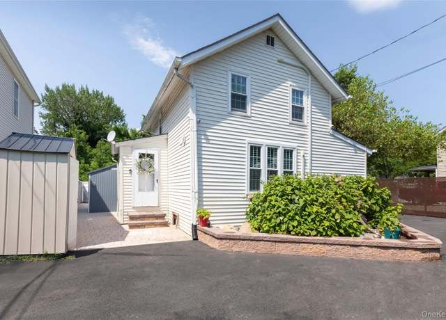Property at 104 Tier St, Bronx, NY 10464, 2 beds, 1.5 baths