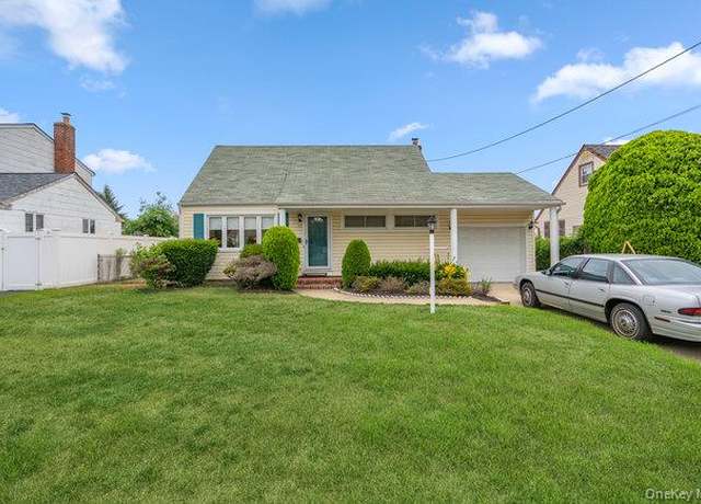 Property at 65 Greenwood Dr, North Babylon, NY 11703, 4 beds, 1 bath