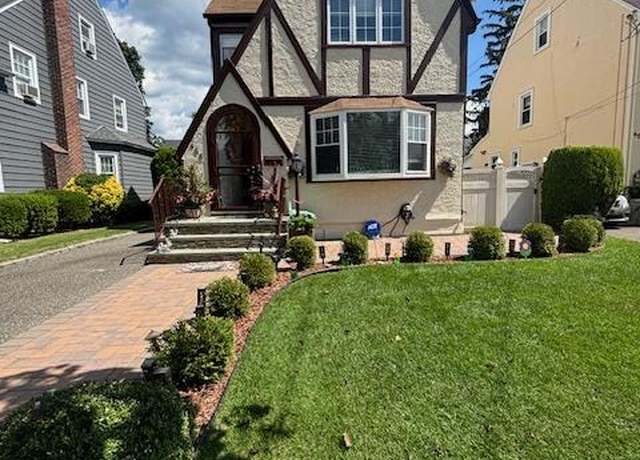 Property at 456 Macatee Pl, Mineola, NY 11501, 4 beds, 2.5 baths