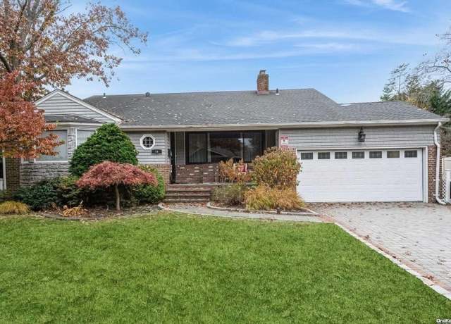 Property at 76 Buckminster Rd, Rockville Centre, NY 11570, 4 beds, 3.5 baths