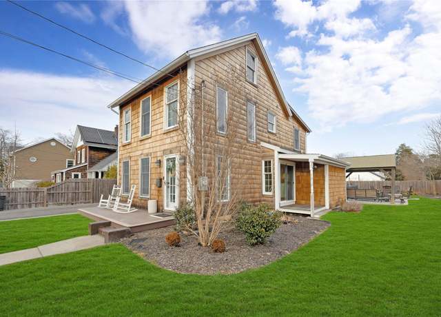 Property at 91 Union Ave, Islip, NY 11751, 4 beds, 2 baths