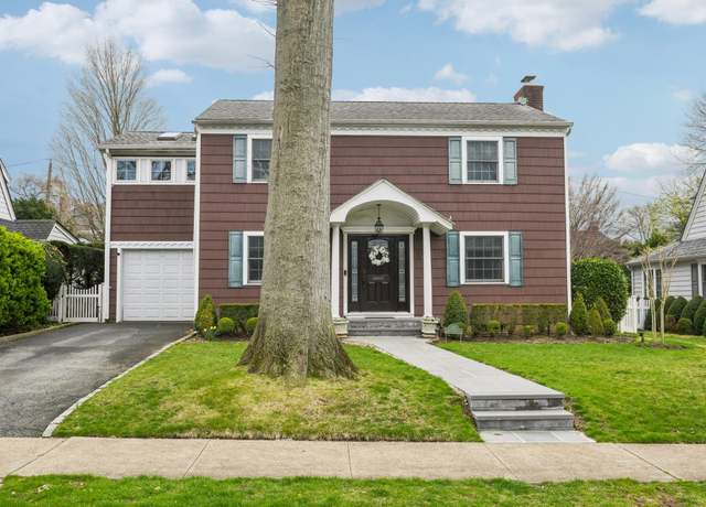 Property at 8 Beech St, Garden City, NY 11530, 4 beds, 2.5 baths