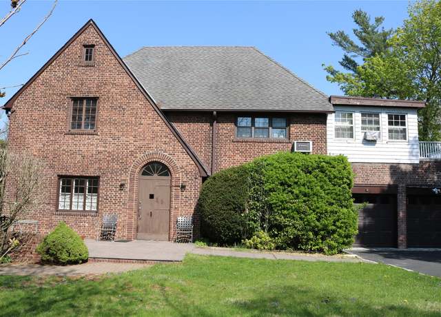 Property at 6 Tuddington Rd, Great Neck, NY 11023, 3 beds, 2.5 baths