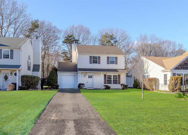 Property at 8 Woodchuck Trl, Coram, NY 11727, 3 beds, 2.5 baths