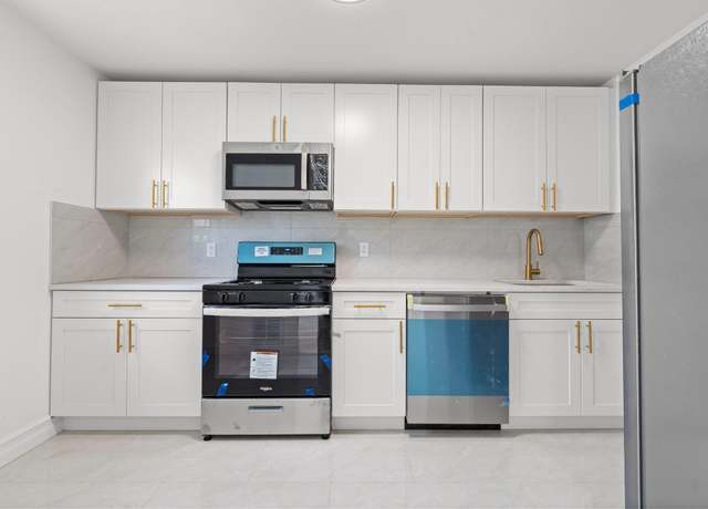 Property at 133 Herzl St, Brooklyn, NY 11212, 4 beds, 2.5 baths
