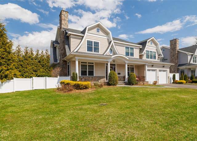 Property at 99 Yale Pl, Rockville Centre, NY 11570, 5 beds, 4.5 baths