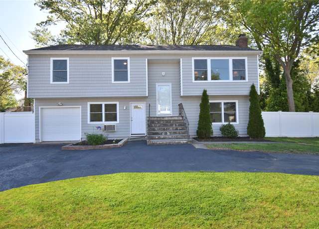 Property at 90 Dorchester Rd, Ronkonkoma, NY 11779, 5 beds, 2 baths