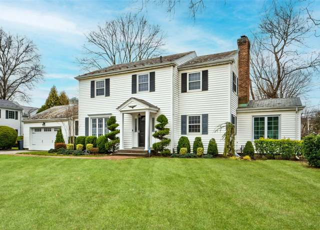 Property at 30 Borglum Rd, Manhasset, NY 11030, 3 beds, 2.5 baths
