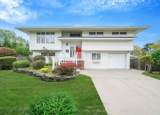 Property at 1070 Candlewood Rd, Bay Shore, NY 11706, 5 beds, 2 baths