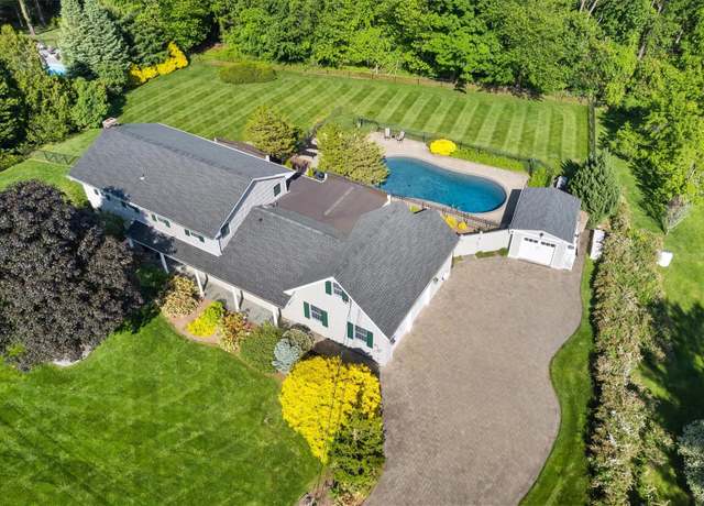 Property at 9 Hilltop Dr, Yorktown Heights, NY 10598, 4 beds, 2.5 baths