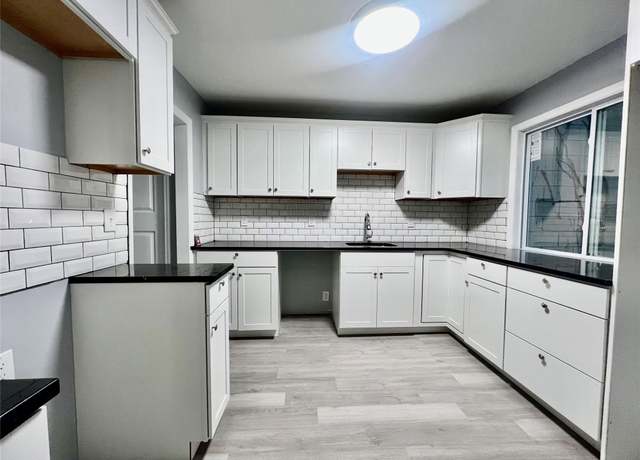 Property at 84 Sandburg Ct, Middletown, NY 10941, 3 beds, 1.5 baths