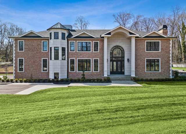 Property at 24 Landview Dr, Dix Hills, NY 11746, 5 beds, 6.5 baths
