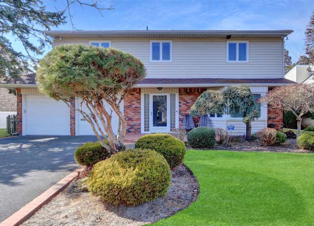 Property at 3306 Seawane Dr, Merrick, NY 11566, 4 beds, 2.5 baths