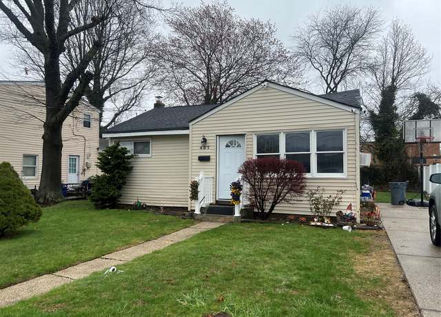 Property at 457 N Monroe Ave, Lindenhurst, NY 11757, 2 beds, 1 bath