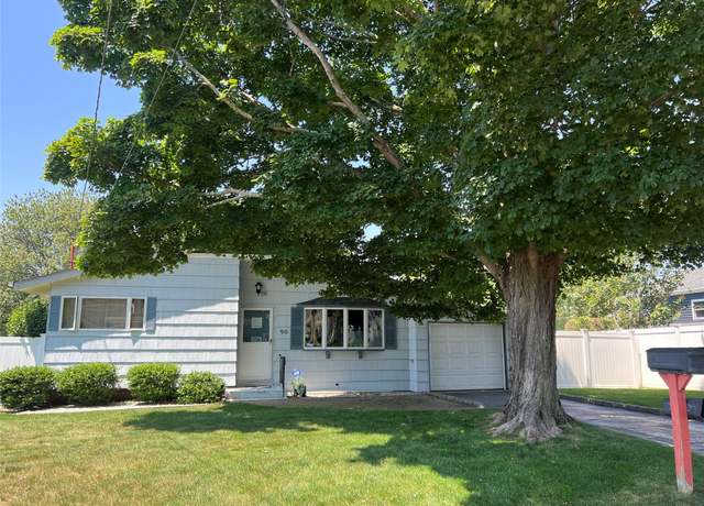 Property at 90 Lenore Ln, Farmingville, NY 11738, 3 beds, 1 bath