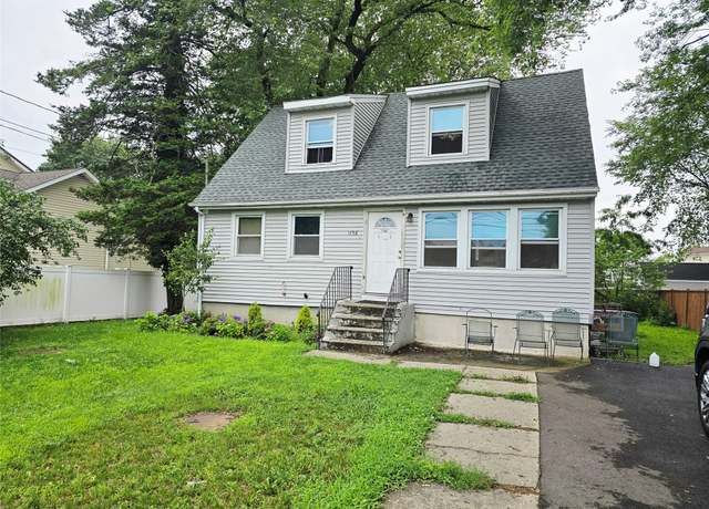 Property at 1758 Manatuck Blvd, Bay Shore, NY 11706, 5 beds, 2 baths