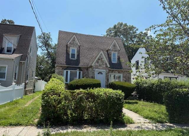 Property at 110 Woodside Ave, Freeport, NY 11520, 3 beds, 1.5 baths