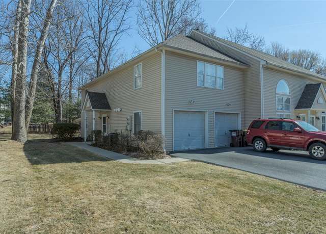 Property at 9 Village Cv, Warwick, NY 10990, 1 bed, 1.5 baths
