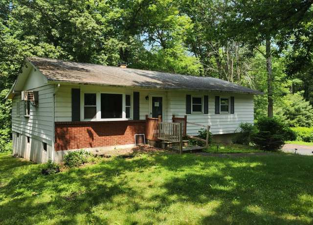 Property at 48 Julie Dr, Hopewell Junction, NY 12533, 3 beds, 1 bath