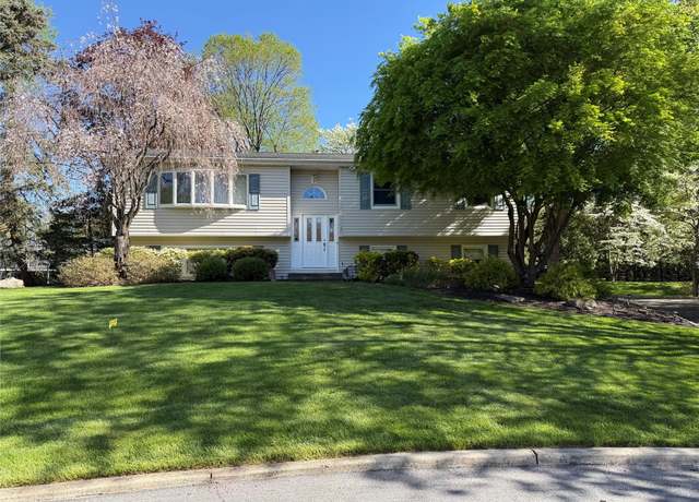 Property at 6 Crownlyn Ct, Bardonia, NY 10954, 4 beds, 2.5 baths