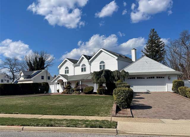 Property at 79 Constellation Rd, Levittown, NY 11756, 5 beds, 3 baths