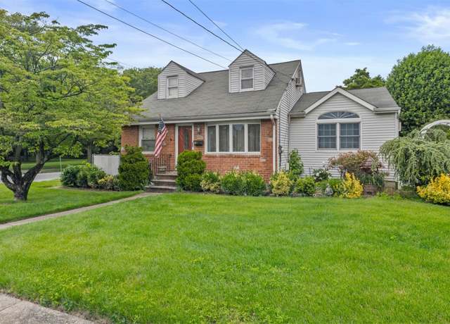Property at 84 Charles St, Mineola, NY 11501, 3 beds, 2 baths