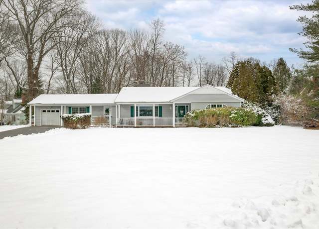 Property at 34 Mayfair Dr, Huntington, NY 11743, 3 beds, 2 baths