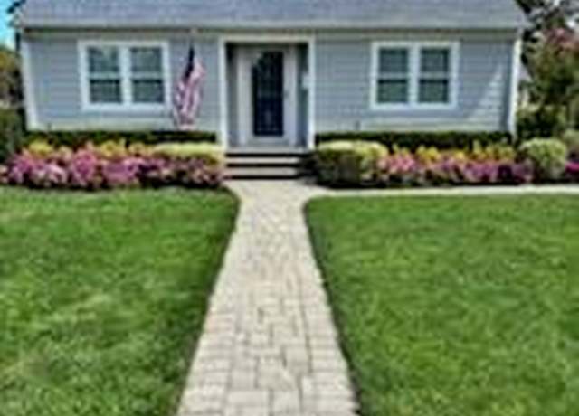 Property at 131 Jayne Ave, Patchogue, NY 11772, 2 beds, 1 bath