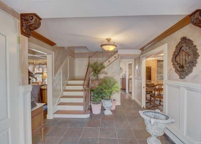 Property at 85 Dix Hills Rd, Huntington, NY 11743, 3 beds, 3.5 baths