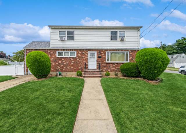 Property at 133 Dorothy Dr, East Meadow, NY 11554, 4 beds, 2 baths