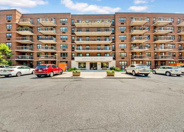 Property at 1376 Midland Ave #106, Bronxville, NY 10708, 2 beds, 2 baths
