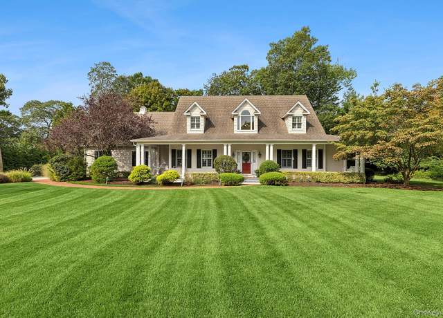 Property at 230 Willis Creek Dr, Mattituck, NY 11952, 4 beds, 3.5 baths