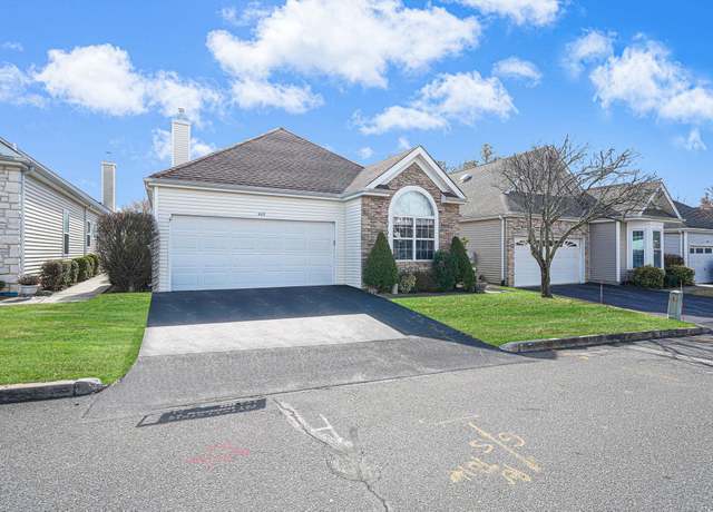 Property at 460 Leisure Dr, Ridge, NY 11961, 2 beds, 2 baths