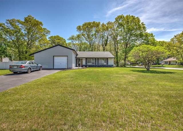 Property at 12 Folsom Ln, Coram, NY 11727, 3 beds, 1 bath