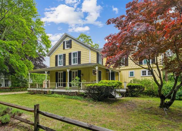 Property at 33 Woodbridge Ln, Quiogue, NY 11978, 3 beds, 2 baths