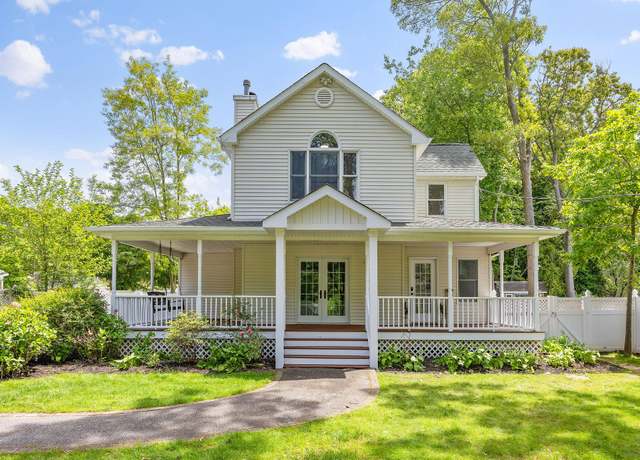 Property at 242 Lawrence Rd, Kings Park, NY 11754, 3 beds, 3.5 baths
