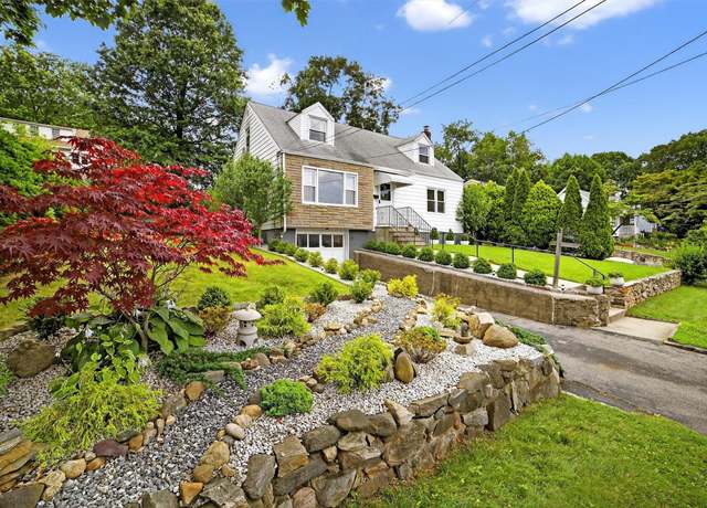 Property at 130 Cresthill Rd, Yonkers, NY 10710, 4 beds, 2 baths