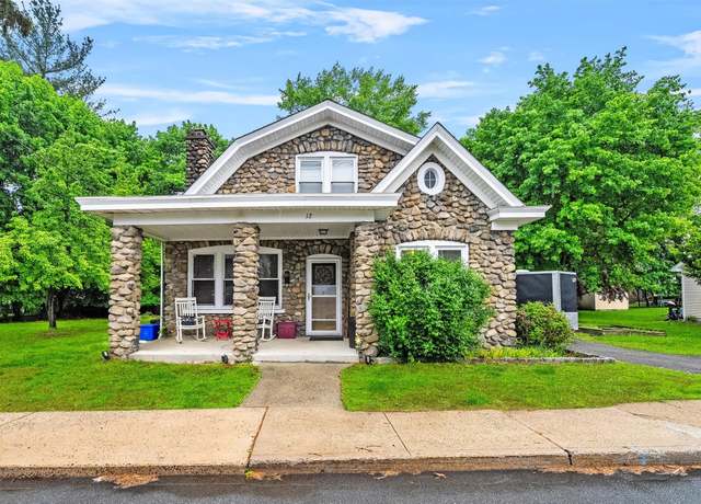 Property at 12 Sand St, Garnerville, NY 10923, 3 beds, 1.5 baths