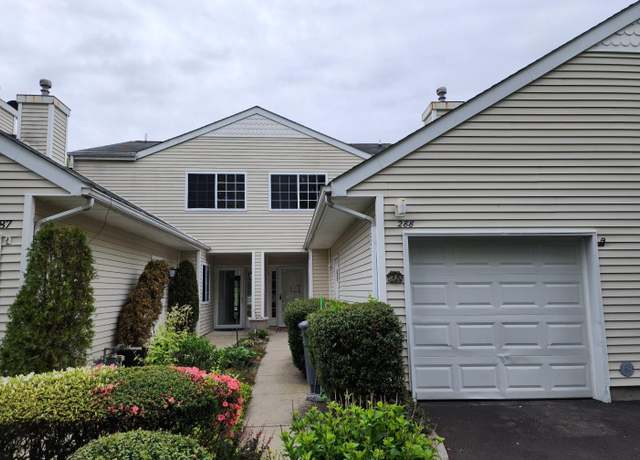Property at 288 Ranch Cir, Manorville, NY 11949, 2 beds, 2 baths