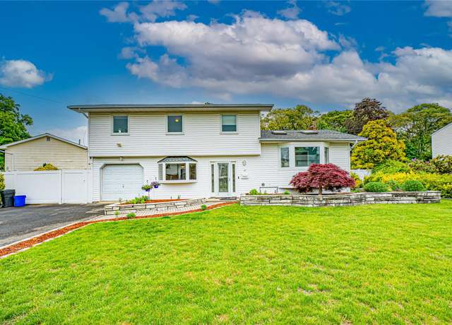 Property at 11 Dartmouth Dr, Deer Park, NY 11729, 4 beds, 2.5 baths