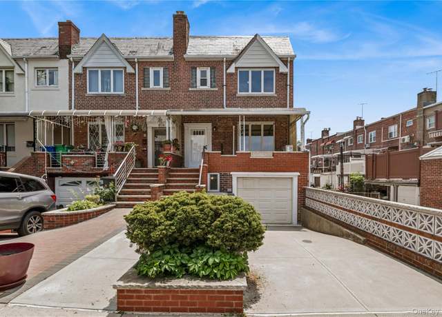 Property at 81-12 62nd Ave Unit 81-12, Middle Village, NY 11379, 3 beds, 2 baths